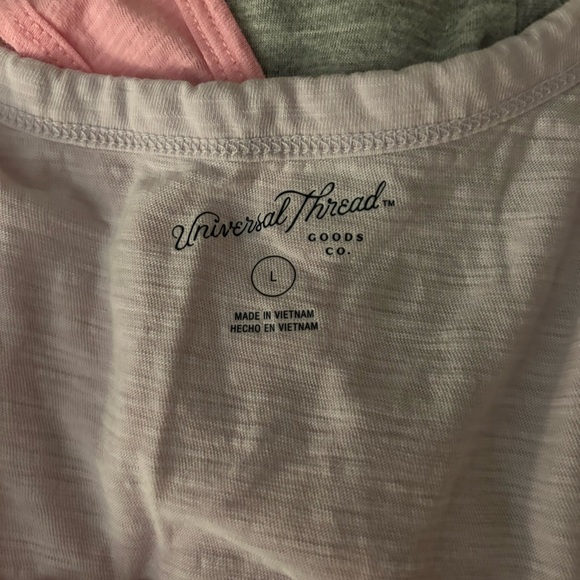 Lot of 7 used tops large and xl. - Picture 3 of 8